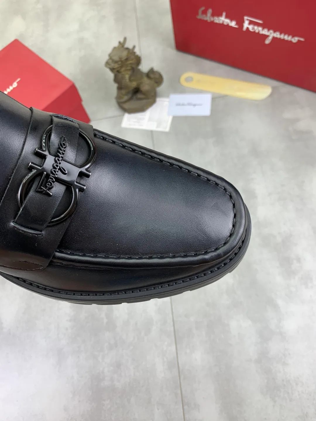 Men's Men's Shoes 💰P480💰[New Style] Water-dyed Niuli 🆘[Salvatore Ferragamo] Ferragamo's latest casual business leather shoes for men! Listed simultaneously! The fabric is made of specially imported original calfskin, and the interior is made of imported water-dyed cowhide. It is absolutely luxurious and leads the fashion trend. Matching code: 38-44 (45 and 46 can be customized) Multiple colors available